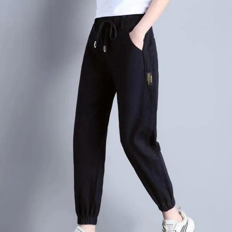 Bequeme Damenjeans mit verstellbarem Kordelzug und Stil